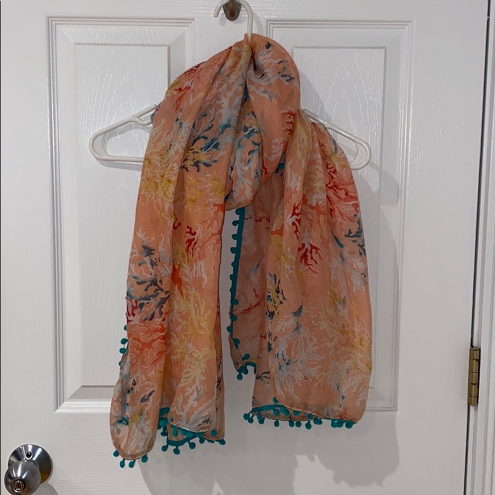 Gauze scarf with Pom-Pom details